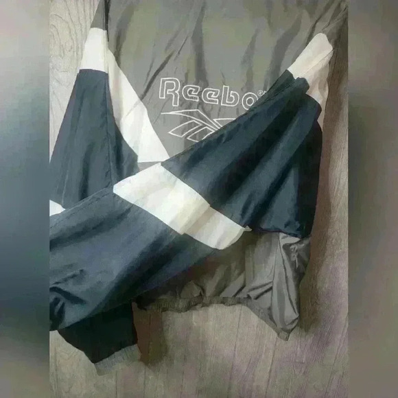 Vintage Reebox Windbreaker Jacket. Size large. - Picture 9 of 9